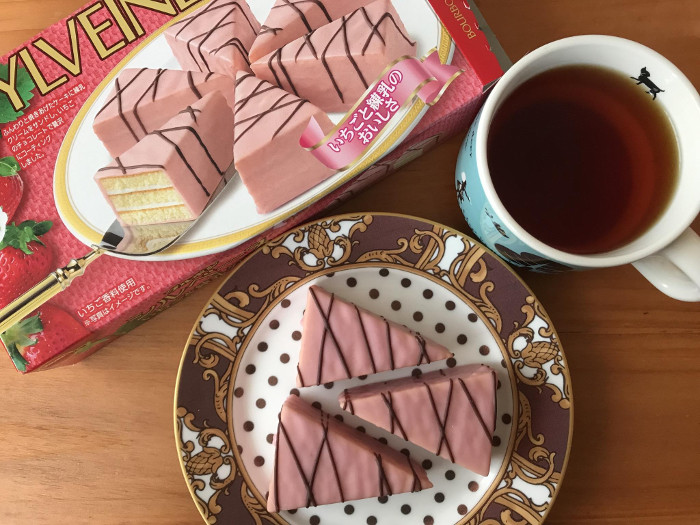 ブルボン シルベーヌいちご＆練乳クリーム（限定販売）（チョコ・焼き菓子）