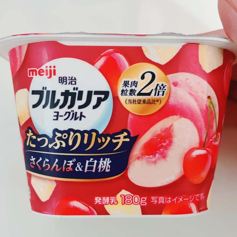 明治 ブルガリアヨーグルト たっぷりリッチ さくらんぼ＆白桃