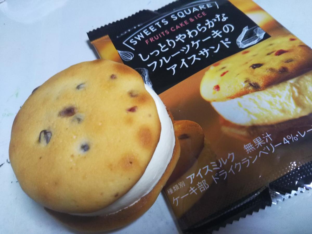 ロッテ スイーツスクエア しっとりやわらかな フルーツケーキのアイスサンドの商品ページ