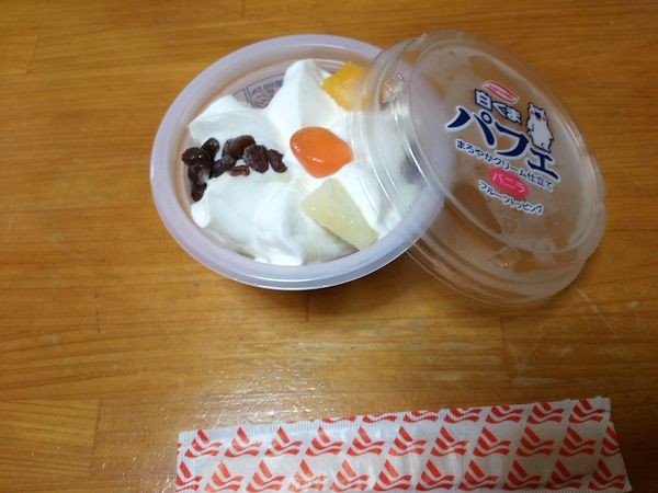 丸永製菓 白くまパフェ バニラの商品ページ