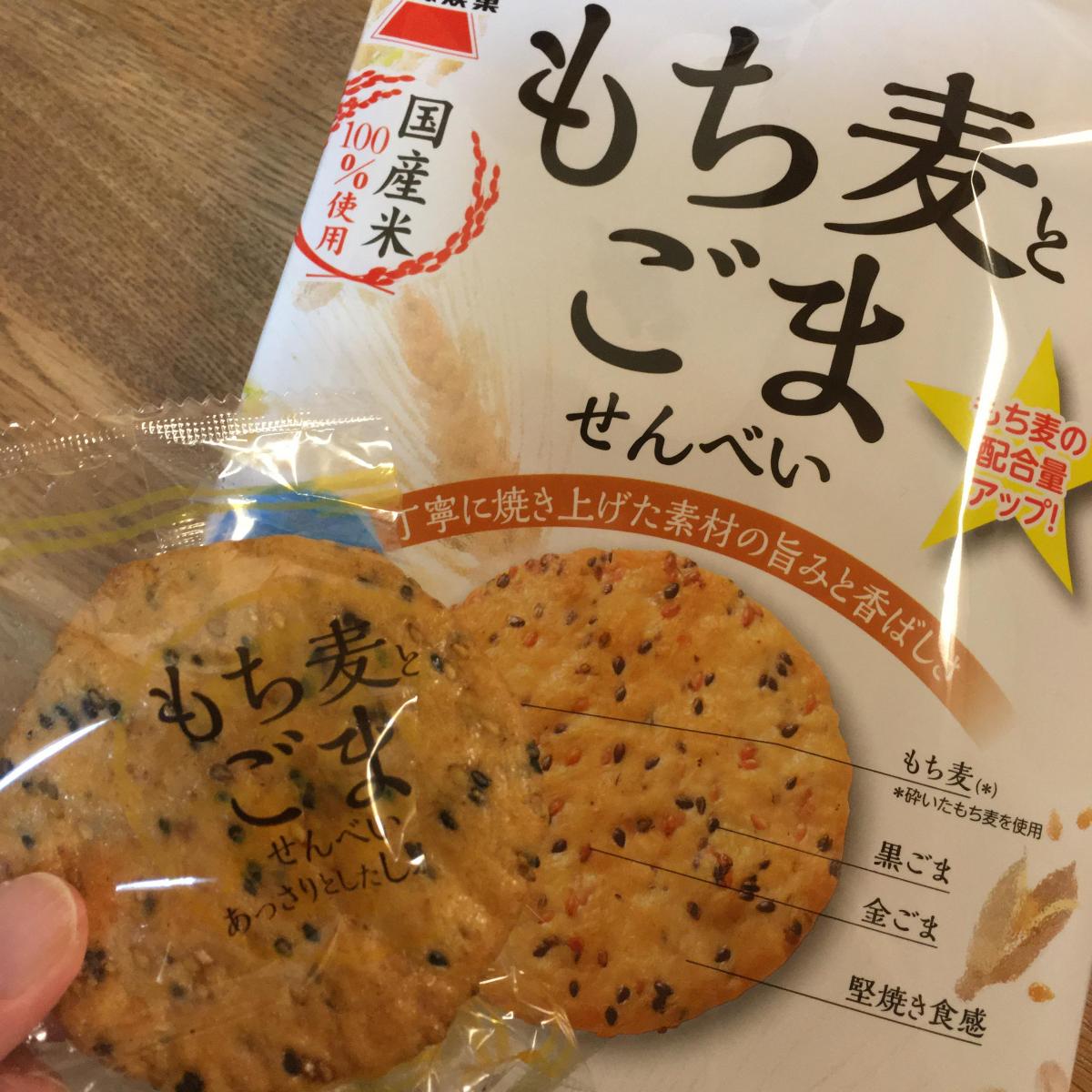 岩塚製菓 もち麦とごませんべいの商品ページ