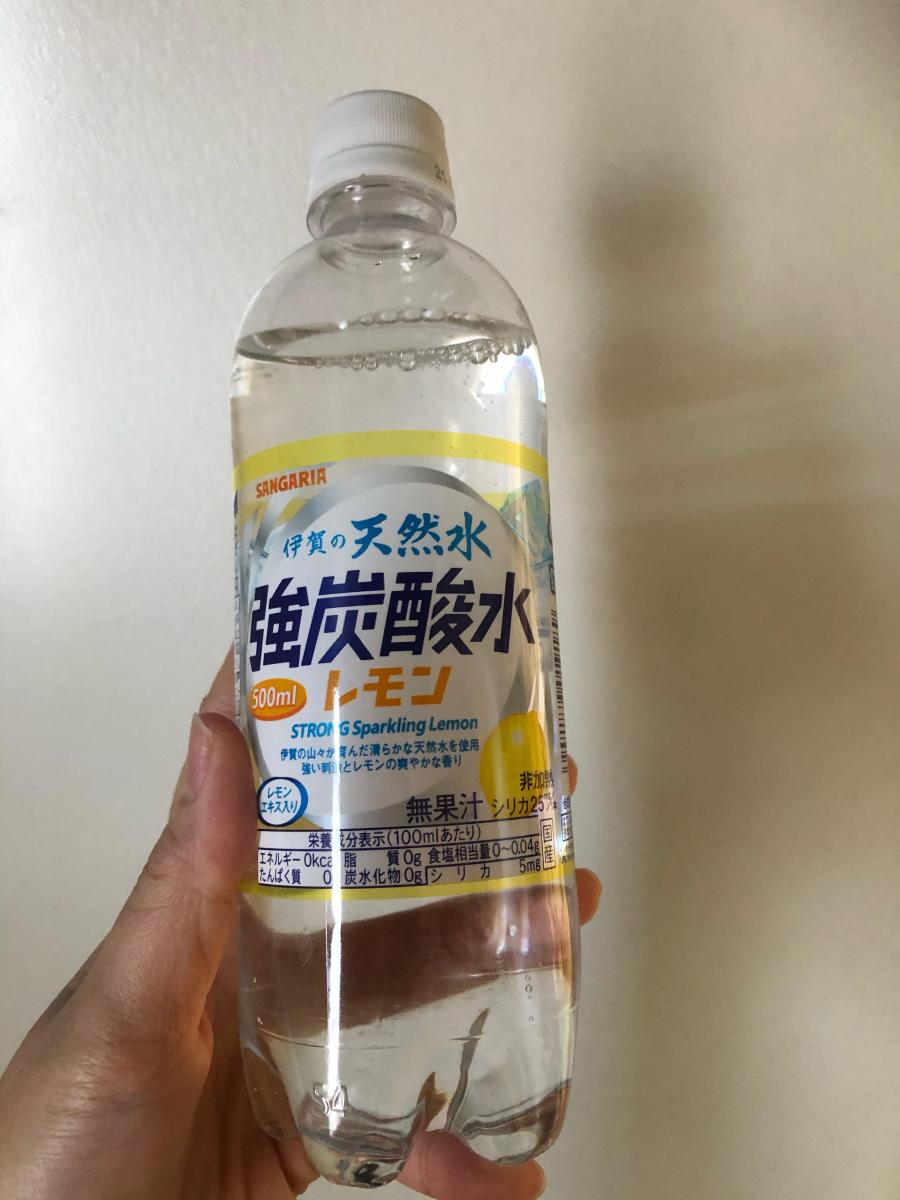 サンガリア 伊賀の天然水強炭酸水レモンの商品ページ