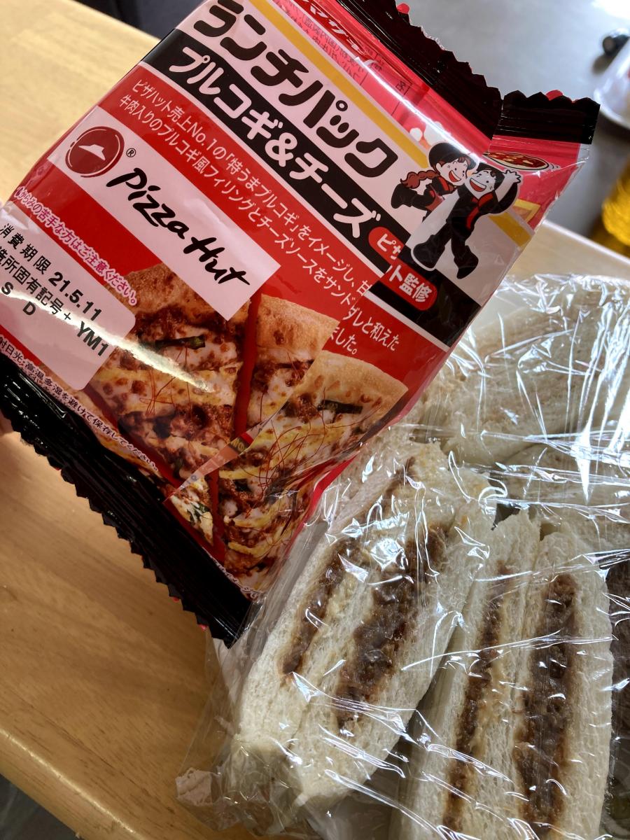 ヤマザキ ランチパック プルコギ チーズ ピザハット監修の商品ページ