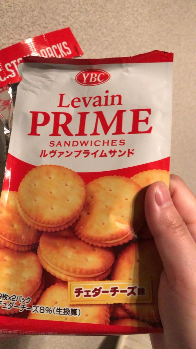 ヤマザキビスケット ルヴァンプライムサンド チェダーチーズ味の商品ページ