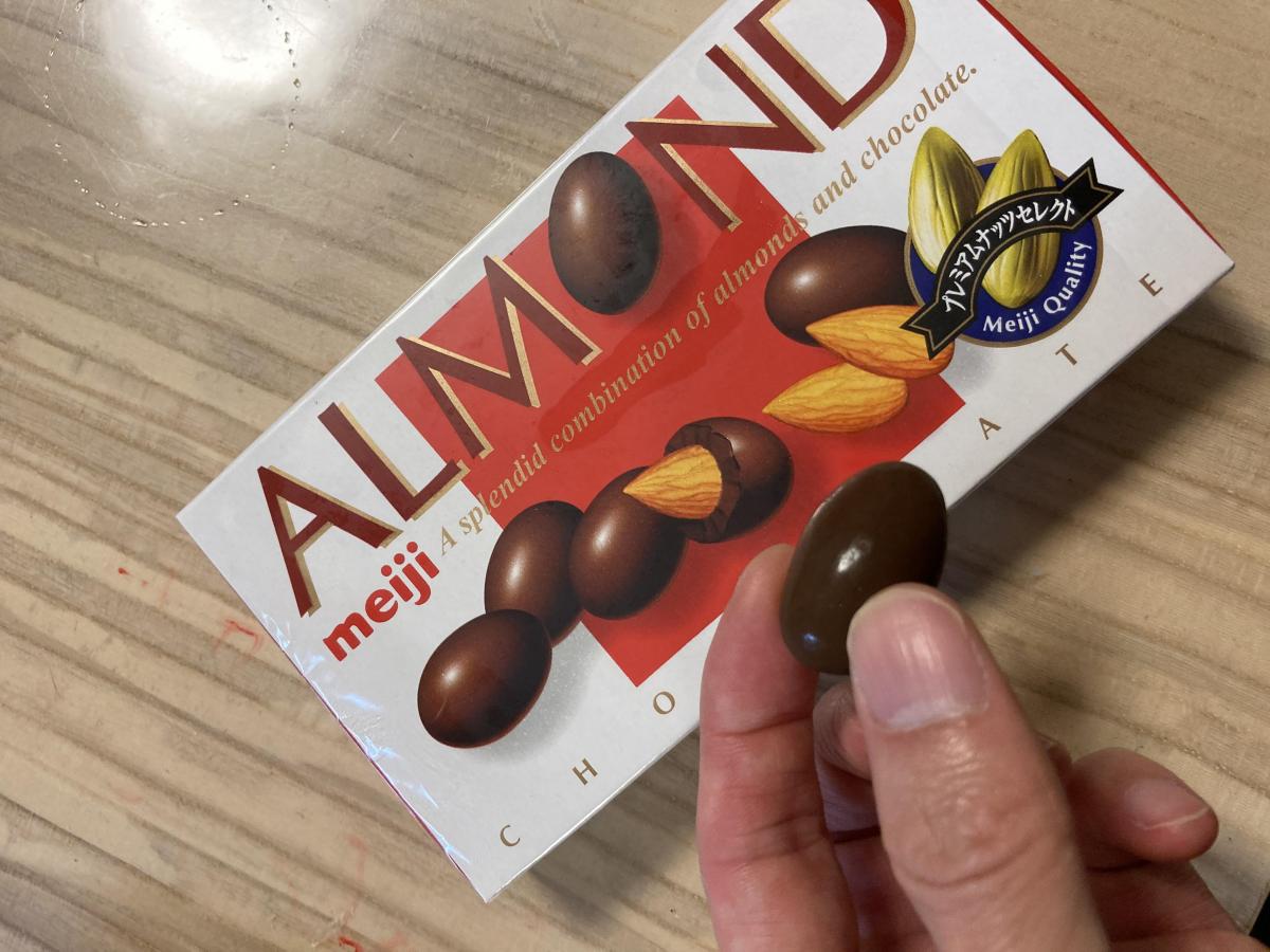 明治 アーモンドチョコレートの商品ページ
