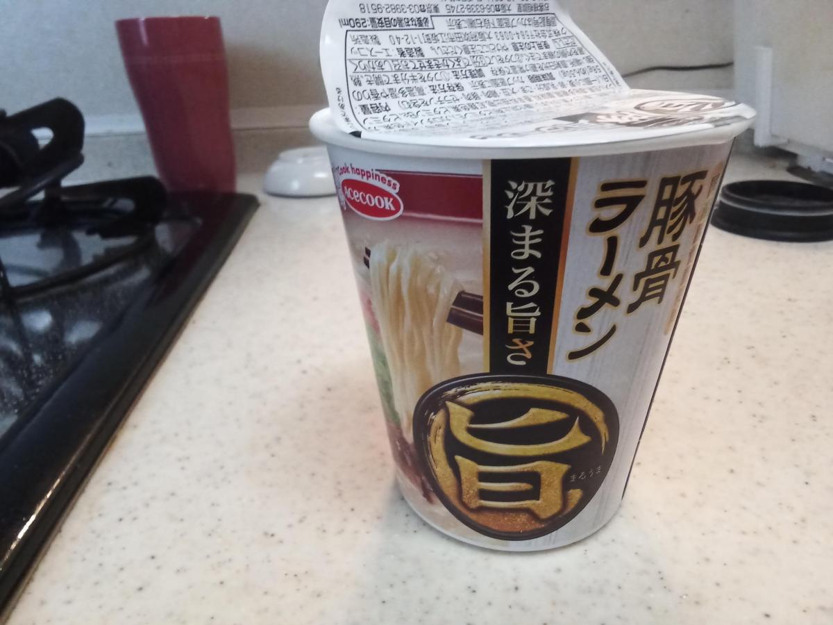 エースコック まる旨 豚骨ラーメンの商品ページ