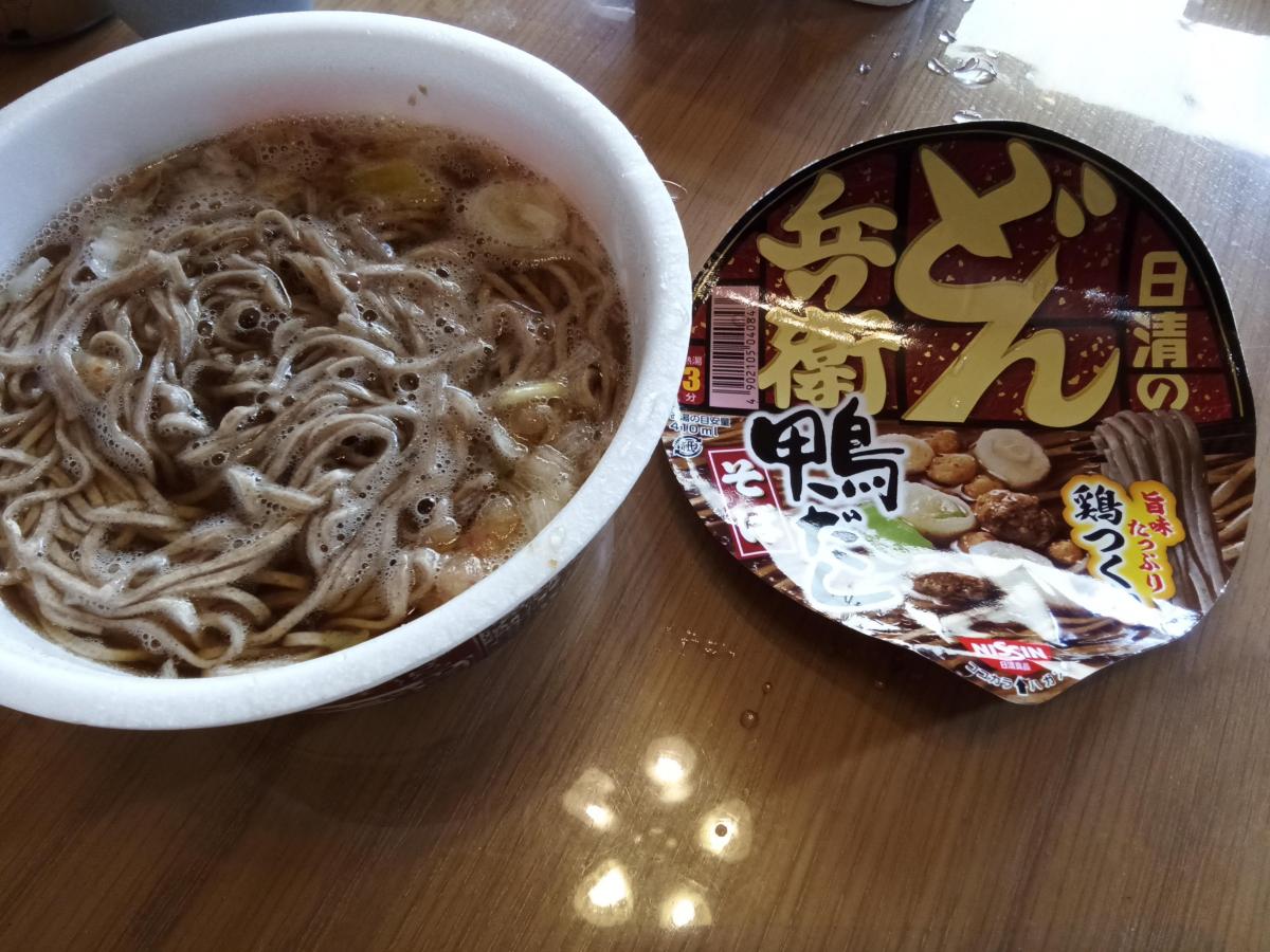 有名ブランド カップ麺 どん兵衛 鴨だしそば 送料無料 カップめん 鴨だし蕎麦 北海道限定 どんべい かもだしそば 12食入 4ケース 4箱  価格10700円 日清 どんべえ 蕎麦 fucoa.cl