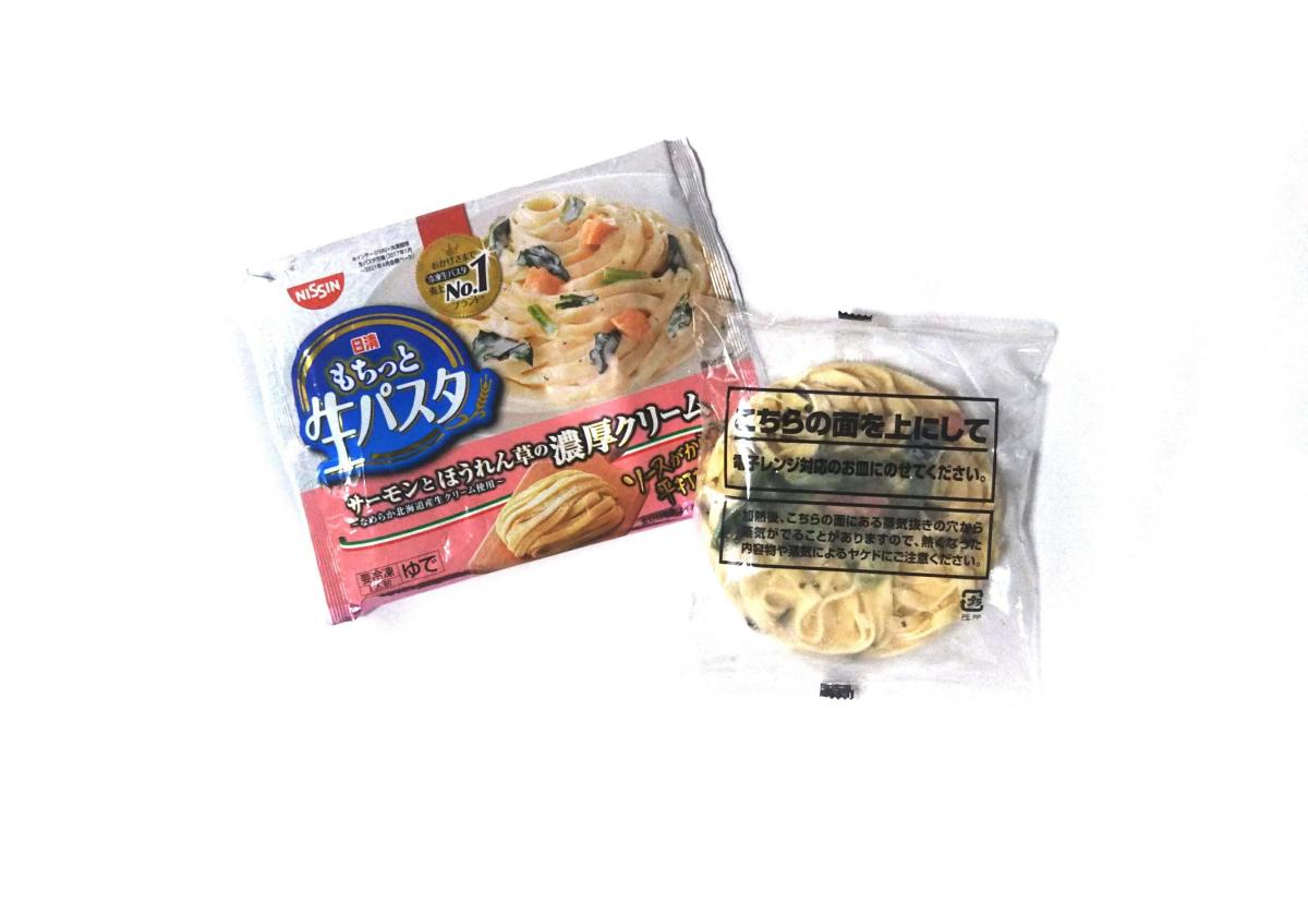 1044円 【日本未発売】 送料無料 冷凍食品 パスタ 麺 日清食品 もちっと生パスタ サーモンとほうれん草の濃厚クリーム 291g×14袋 ケース  業務用