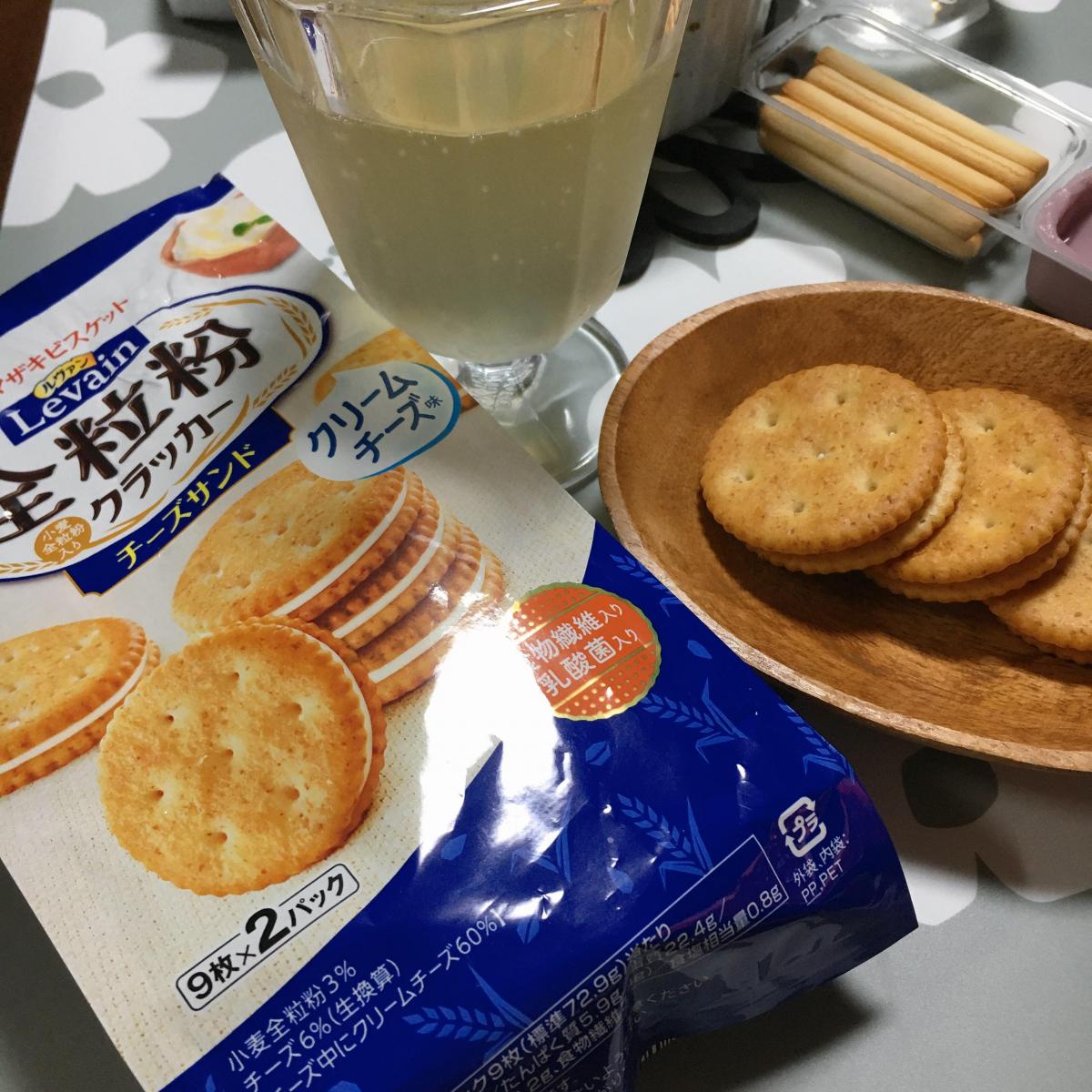 ヤマザキビスケット ルヴァン全粒粉チーズサンドの商品ページ