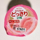 みずみずしい白桃の果肉がごろごろ入っています。