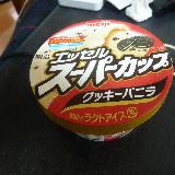 濃厚なバニラ味とクッキーのビター感がマッチしている