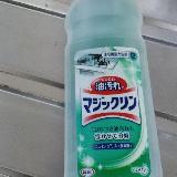 台所まわりの油汚れに万能タイプの清掃液