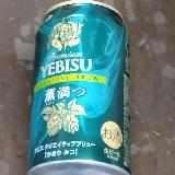缶の色彩が引き立つ
