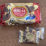 チョコレートがコーティングされた可愛いハート型のパイ