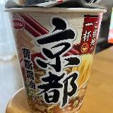 背脂醤油がコシのある麺に絡みます。