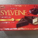 お菓子を超えている