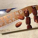 ミルクチョコとキャラメリゼしたアーモンドが絶妙！