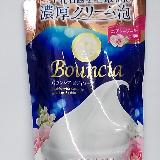 濃密でクリーミーな泡で保湿効果が高い