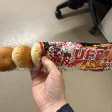 いわゆる焼きそばパンですが、味の濃さと風味がかなり強めです。