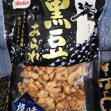 黒豆の香ばしさが上質のあられにしている