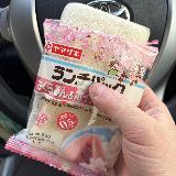 いわゆる甘いランチパックです。桜餅っぽいかも