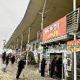 新鮮野菜や土産が充実