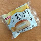 ふんわり生地にカスタードとホイップがたっぷり入っています。