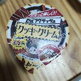 ただのクッキークリームじゃない。パキパキチョコあり。