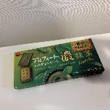 濃い目抹茶チョコと香ばしいビスケットのハーモニー