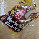 チーズソース入りカレーパン