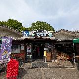 狭い割には賑わっている