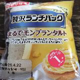 砕いたクッキーが入っているのが新鮮です。