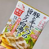 豚肉と野菜を適当に切って煮れば出来上がります