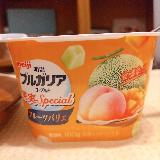 フルーツもたくさん入ってて滑らかで美味しいヨーグルト