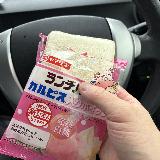 黄色いクリームから桃の香りと豊かな甘さが溢れます