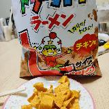 バラバラとしたベビースターラーメンと違い、太く食べ応えあり