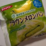 メロンクリームの入ったメロンパン