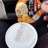 杏仁豆腐の香りと甘さに桃の果肉が加わった贅沢品
