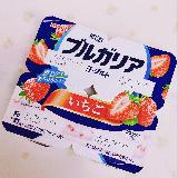 いちごがたっぷり、すっきりヨーグルト