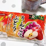 バターをはさんでりんごとぶどうとバター