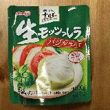 チーズ表面に染みたバジル風味が爽やかで美味しい