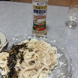 体に良いということで、そうめんにかけられました