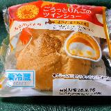 角切りりんごを包むホイップ・カスタードクリーム