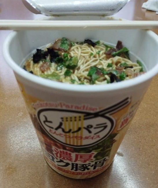 カップラーメン とんこつパラダイス 中身